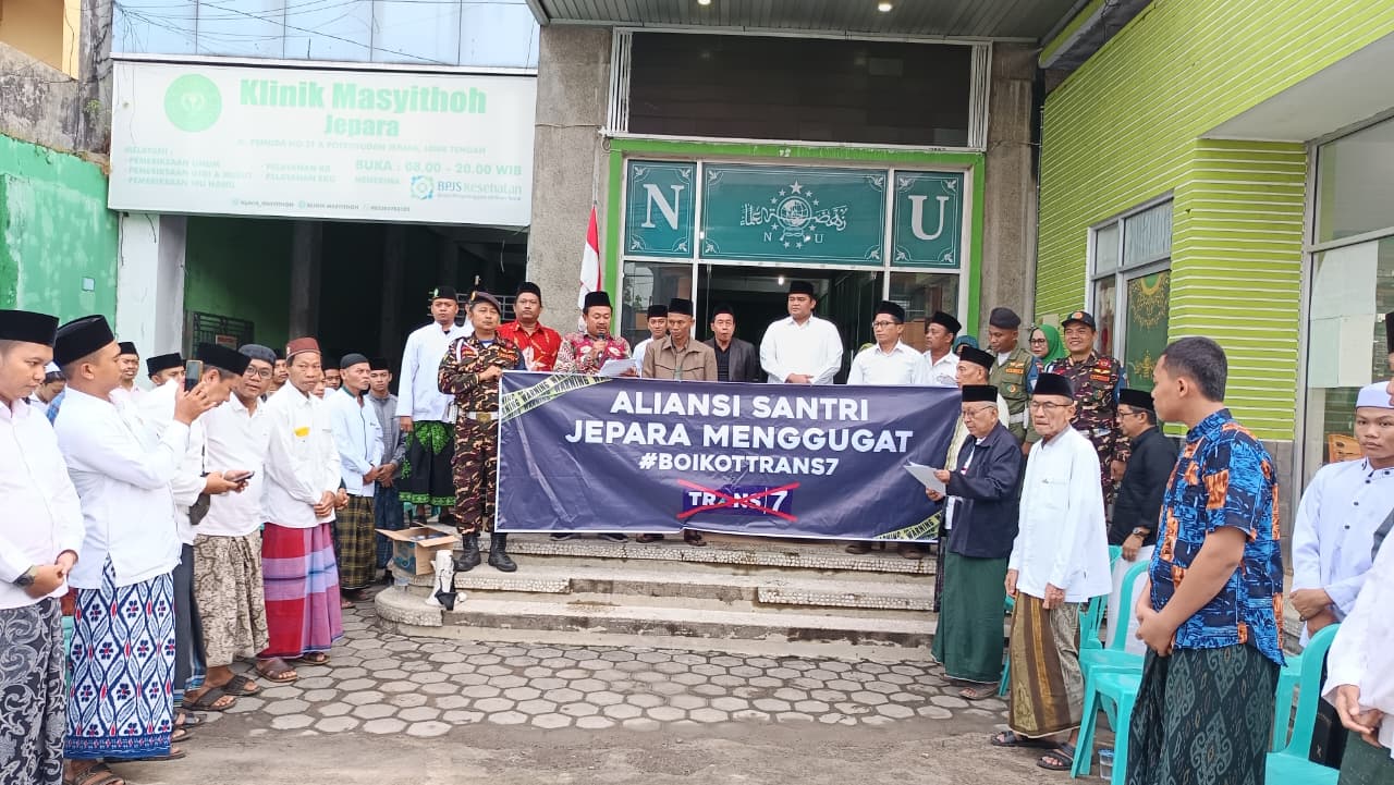 Santri Jepara Gelar Aksi Damai Bela Marwah Kyai dan Pesantren di Depan Gedung PCNU: Tuntut Boikot Tran7 dan Permintaan Maaf Terbuka